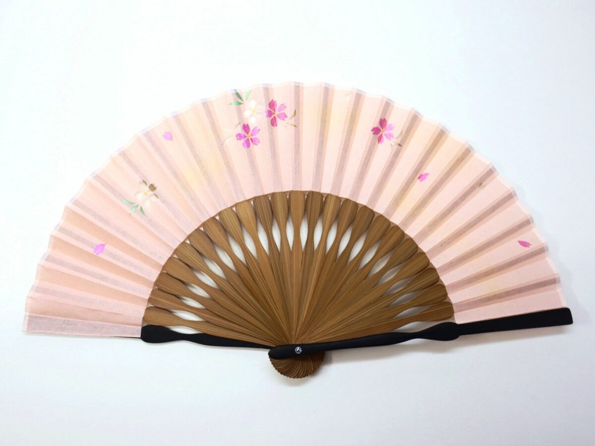 扇子｜可愛らしい婦人用羽二重扇子2026｜桜の花びら、毛玉で遊ぶ猫、蓮の花と葉っぱ