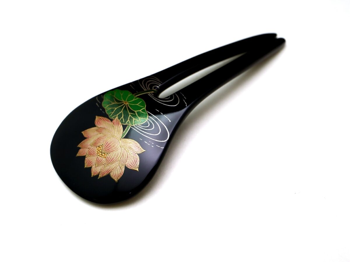 泥中から清らかに咲く蓮の花｜木製漆蓮花金蒔絵簪