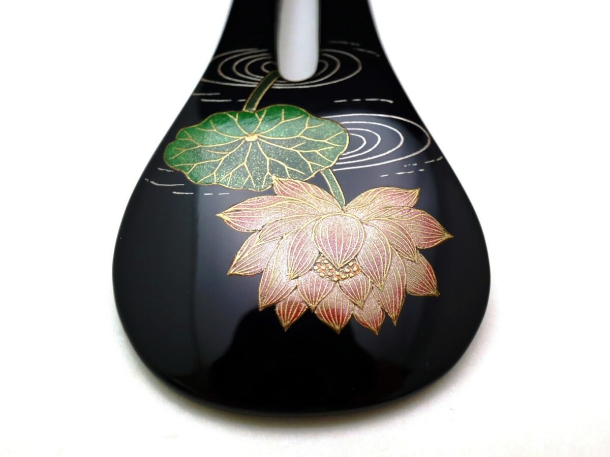 泥中から清らかに咲く蓮の花｜木製漆蓮花金蒔絵簪