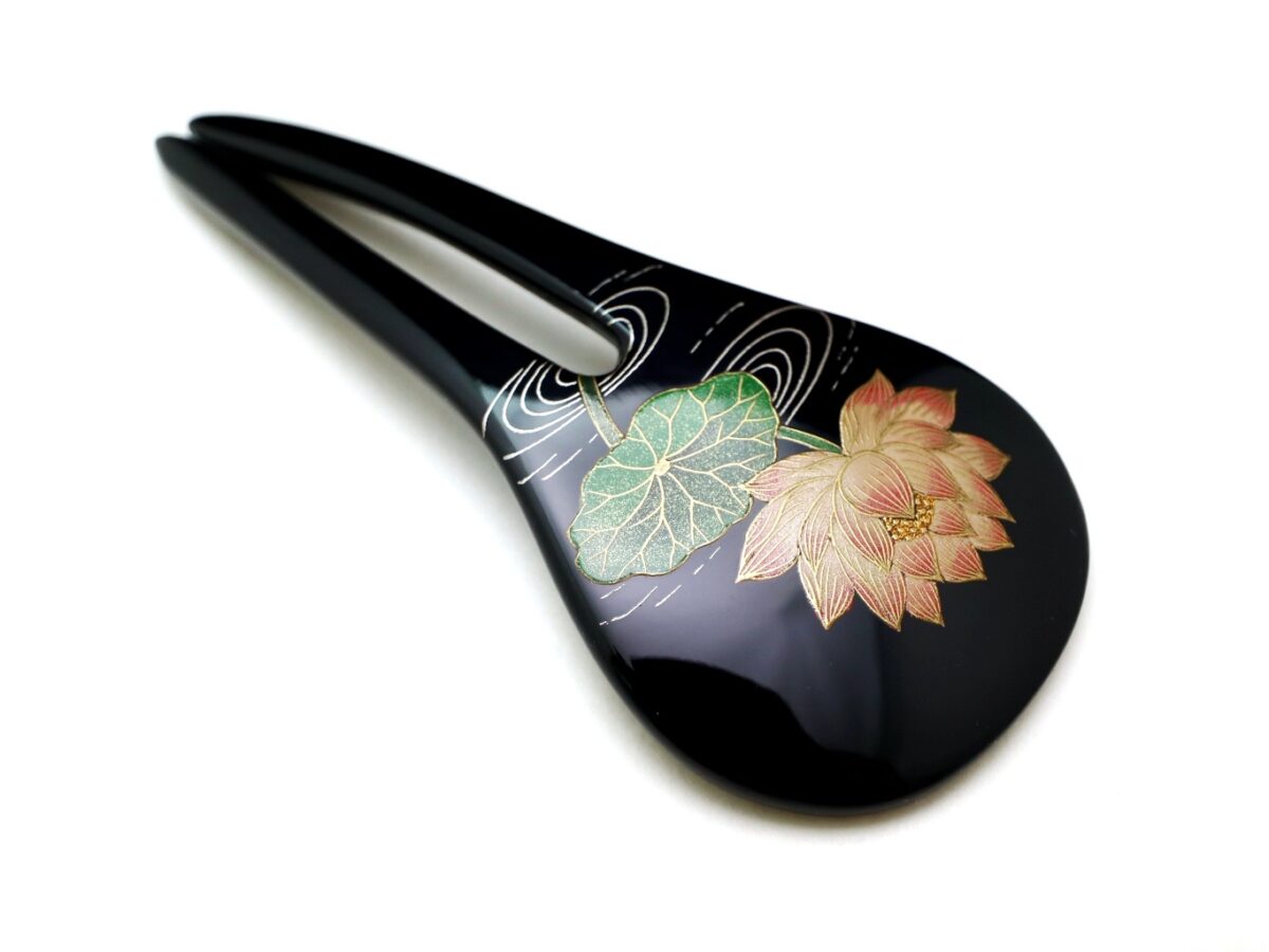泥中から清らかに咲く蓮の花|木製漆蓮花金蒔絵簪