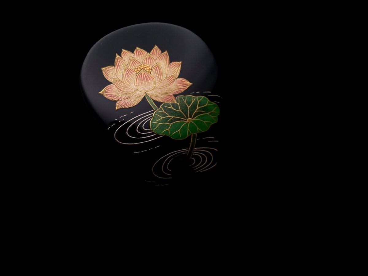 泥中から清らかに咲く蓮の花｜木製漆蓮花金蒔絵簪