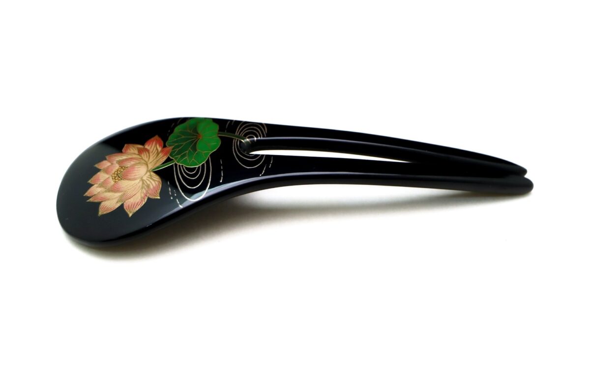 泥中から清らかに咲く蓮の花｜木製漆蓮花金蒔絵簪