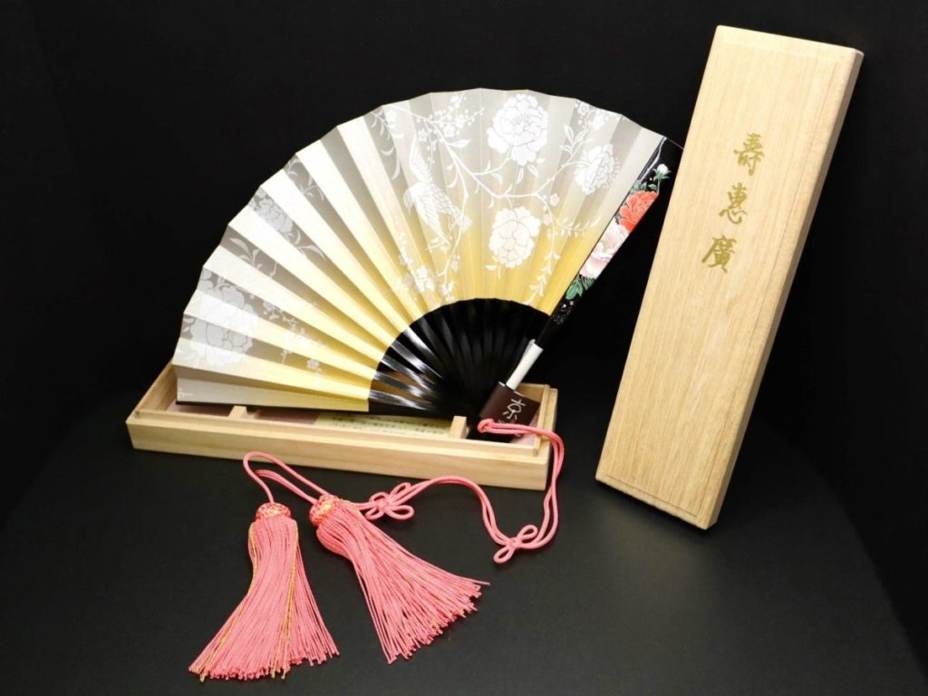 祝儀扇子｜振袖用の祝儀扇子2023・２種｜桜柄と牡丹柄の寿恵廣｜成人式