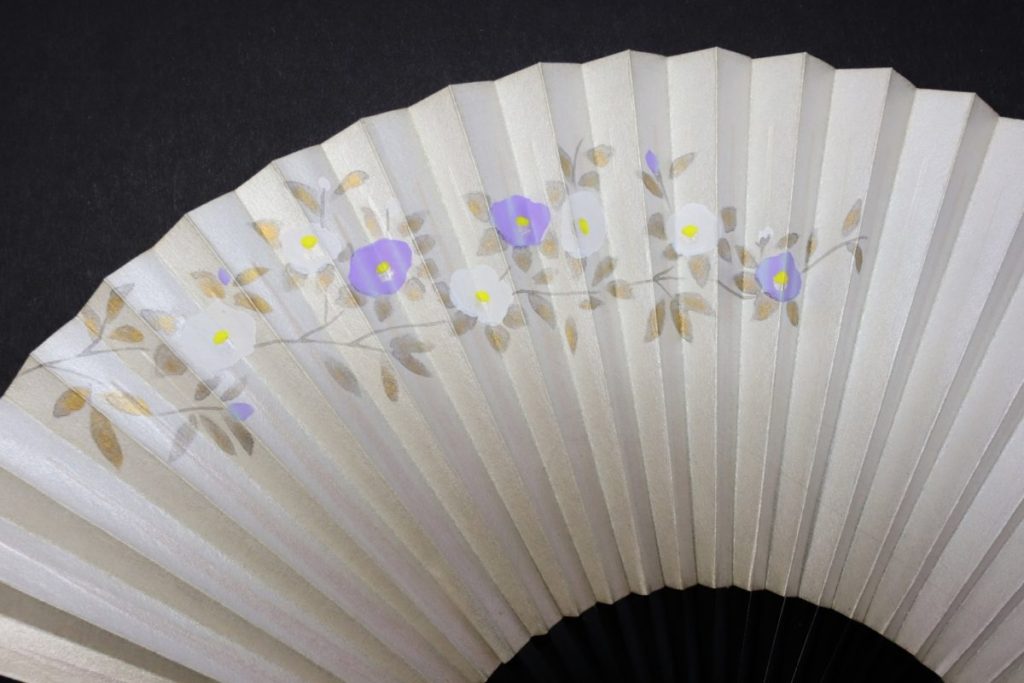 扇子｜婦人用扇子2022・6種｜四季の花々を描いた、大人っぽい落ち着いた雰囲気のバチ型京扇子。